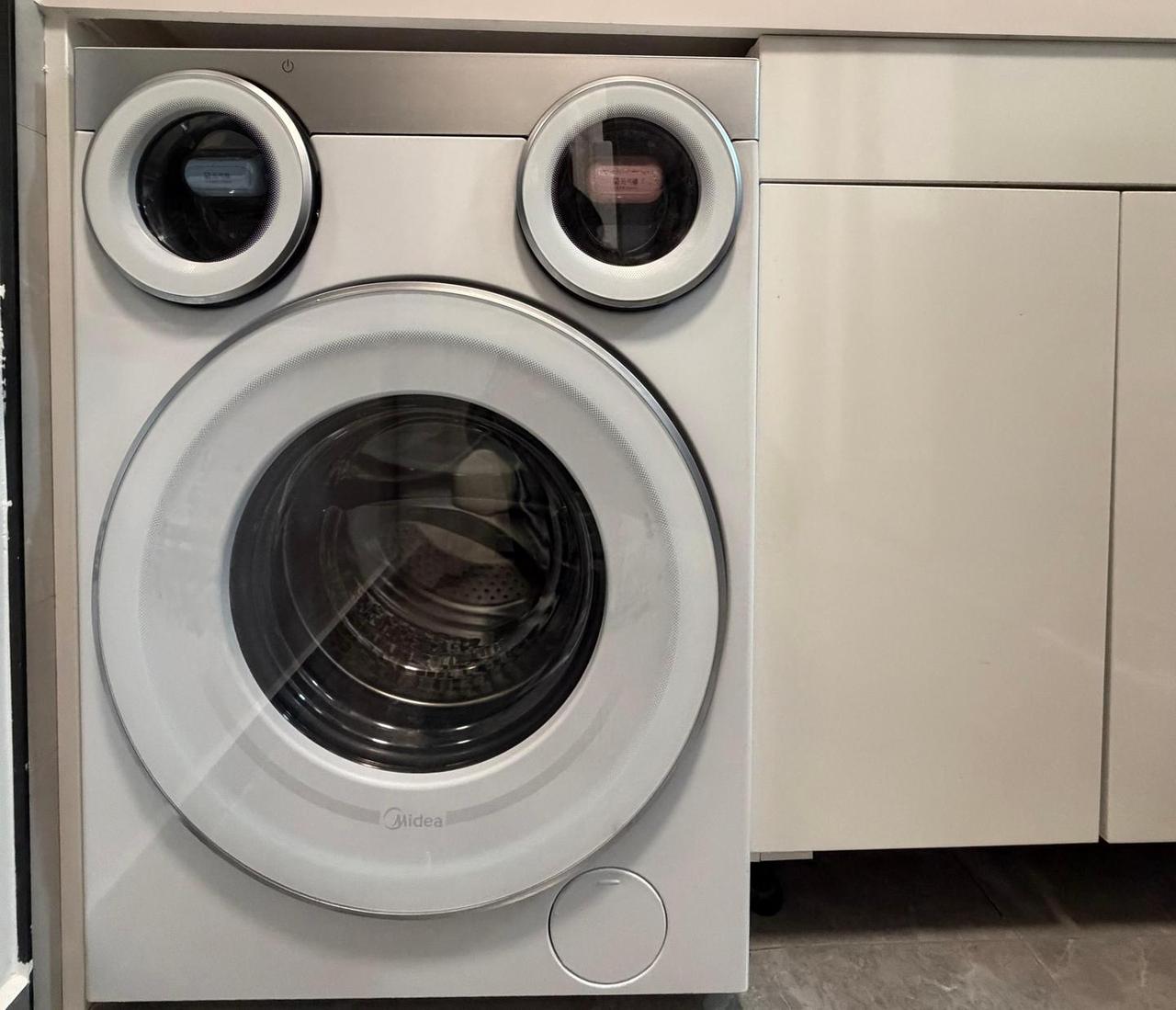 过去的家电逻辑是“人迁就机器”：房子预留的尺寸不够，就别买大洗衣机；天气潮，你就