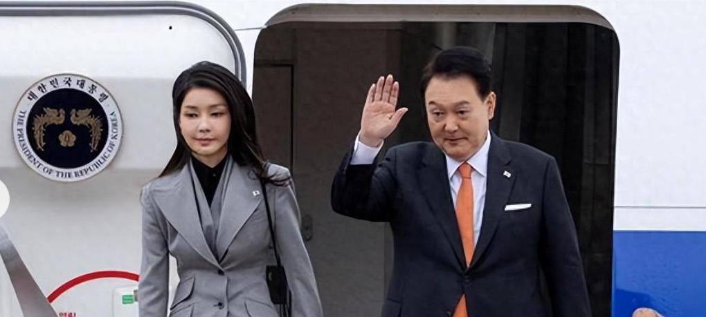 李在明为什么对尹锡悦夫妇赶尽杀绝，就连最后一丝尊严都不放过？理由很简单，尹锡悦