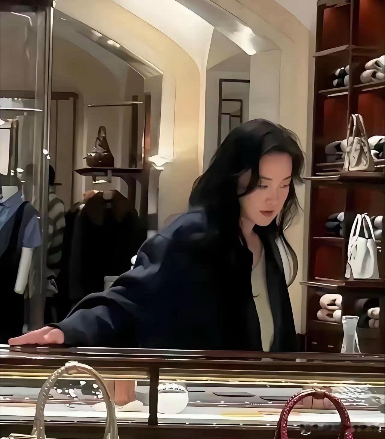 贾玲会一直这样下去吗？已经不是简单的胖、瘦的问题了，她很少在公众面前露面，大众也