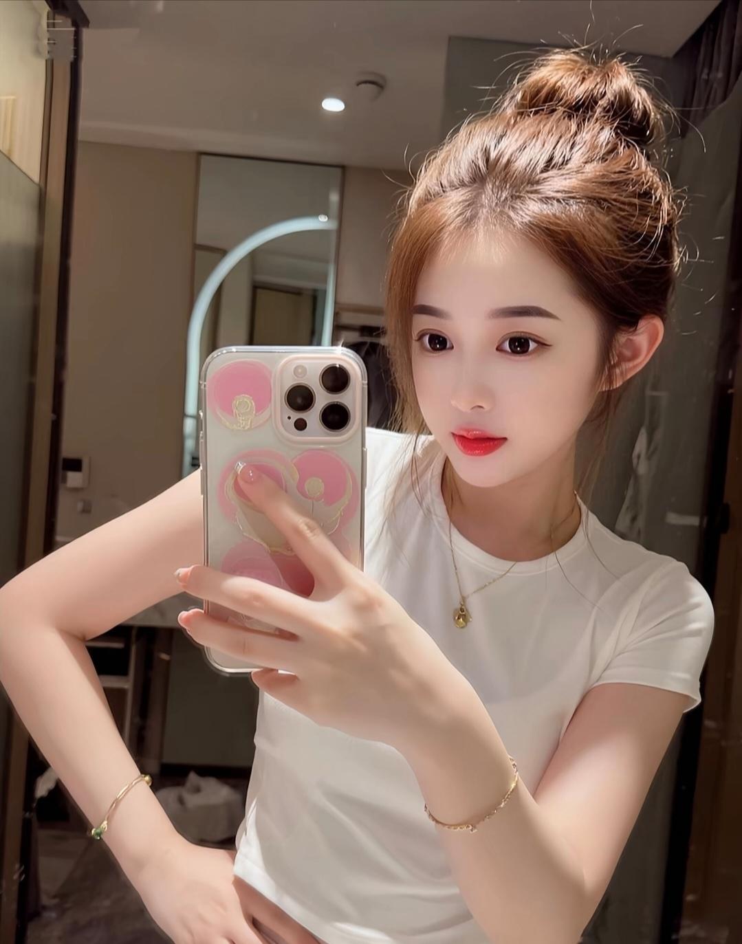 优雅的人生，是一颗平静的心，一个平和的心态，一种平淡的活法，滋养出来的从容和恬淡