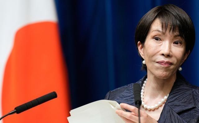 高市早苗笑得出来，但大概只能笑三天。表面看，自民党拿到了199席，稳住了江山；实