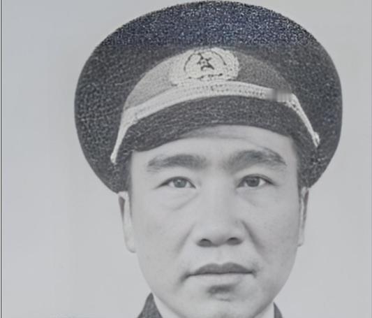 1955在举行授衔仪式之际，他竟猛地一把扯下肩章，而后扬长离去，紧接着便立下了