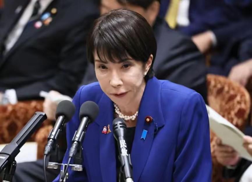 高市早苗在台海问题上点了一把火，结果烧到了自家后院——琉球。这位日本首相语出惊