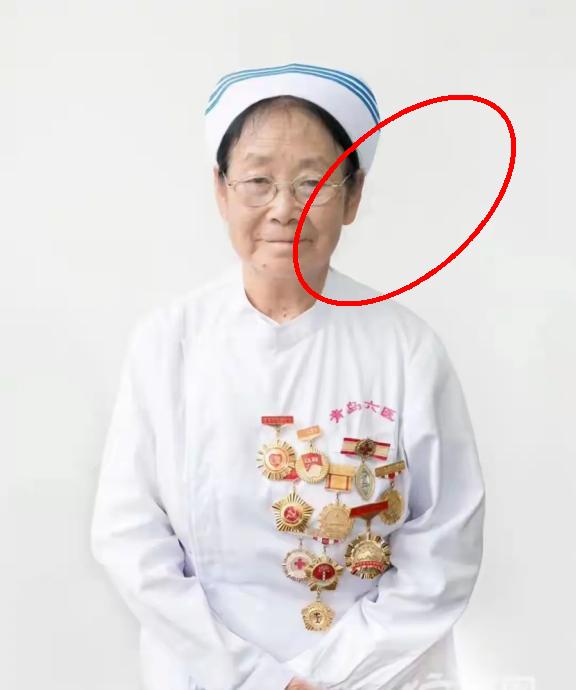 青岛86岁女护士退而不休，动了谁的奶酪？这件事本来挺正能量的👩⚕️，现在却变