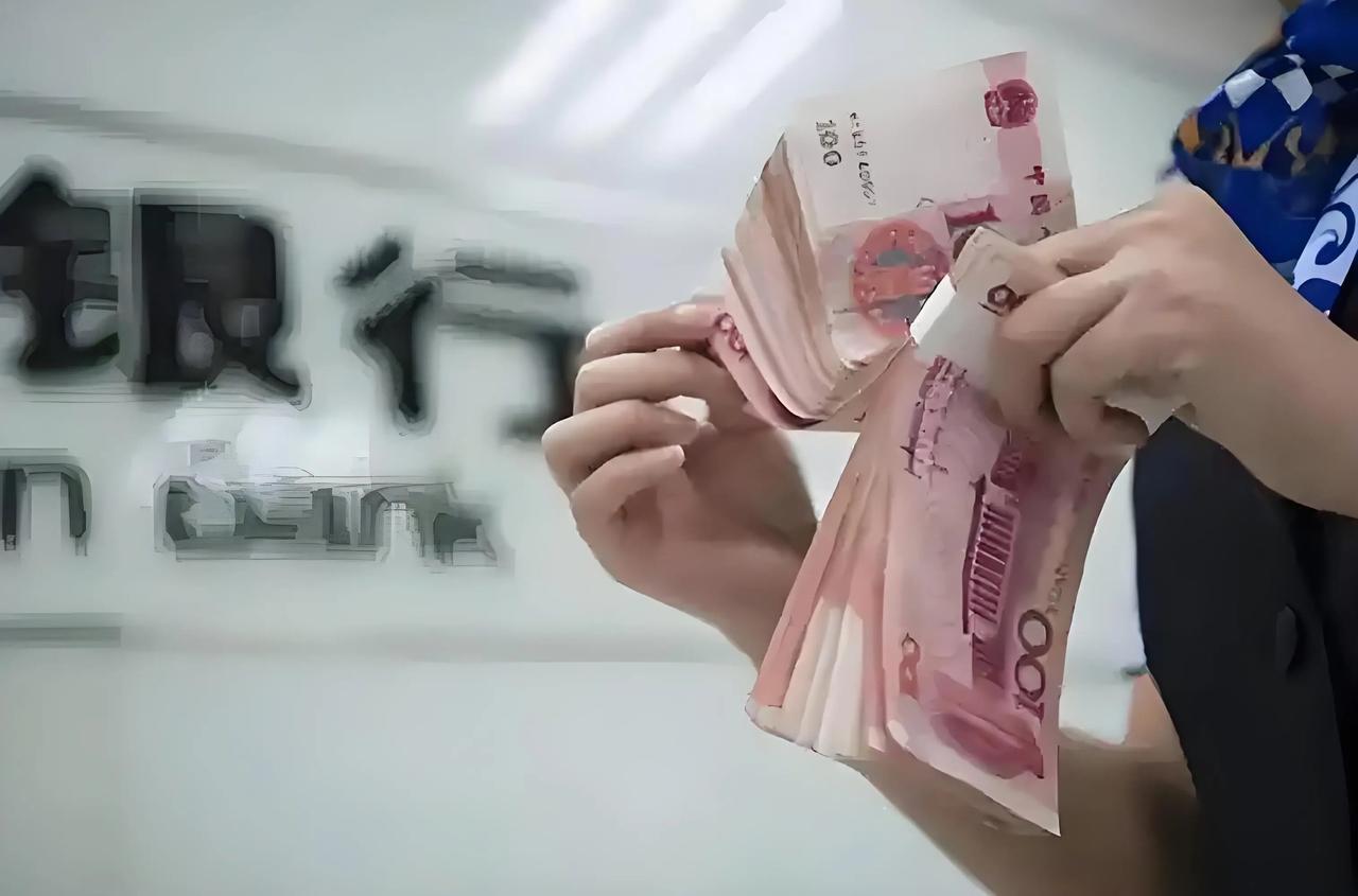 为什么银行的存款利率越来越低，之前存一年定期还有1.50%，1.80%的，现在存