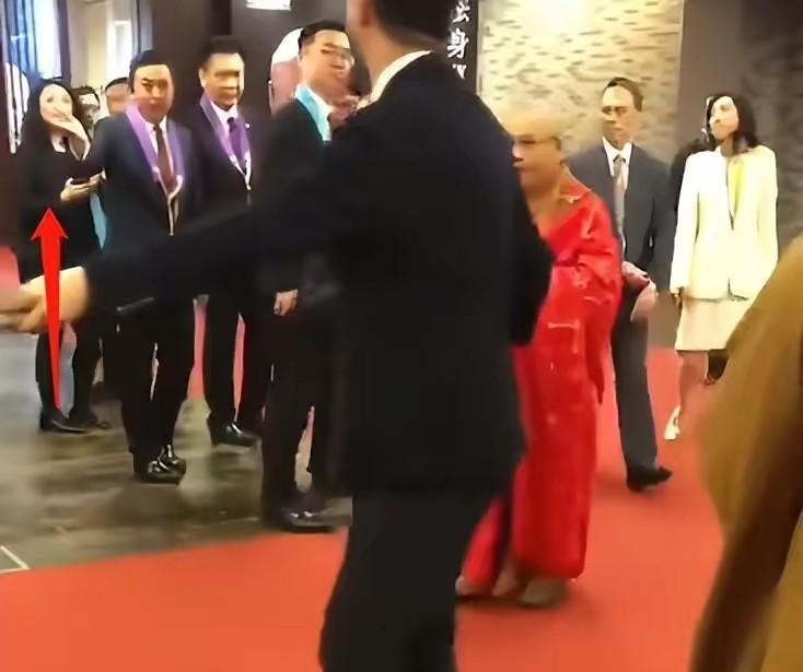 李嘉诚的生命管理哲学：从10亿保镖到番薯糖水的养生智慧有人说他靠天价安保续命