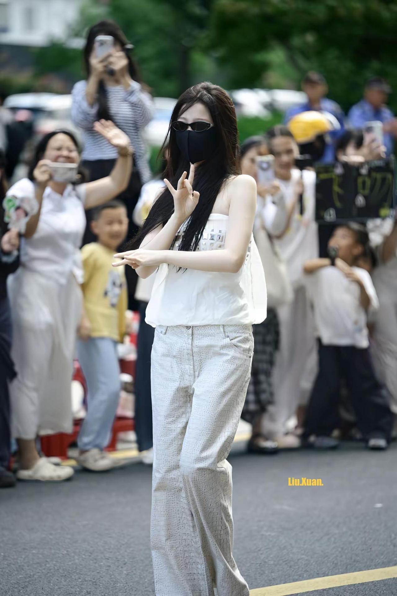 一路饭撒，小石榴吃的真好。虞书欣何盼