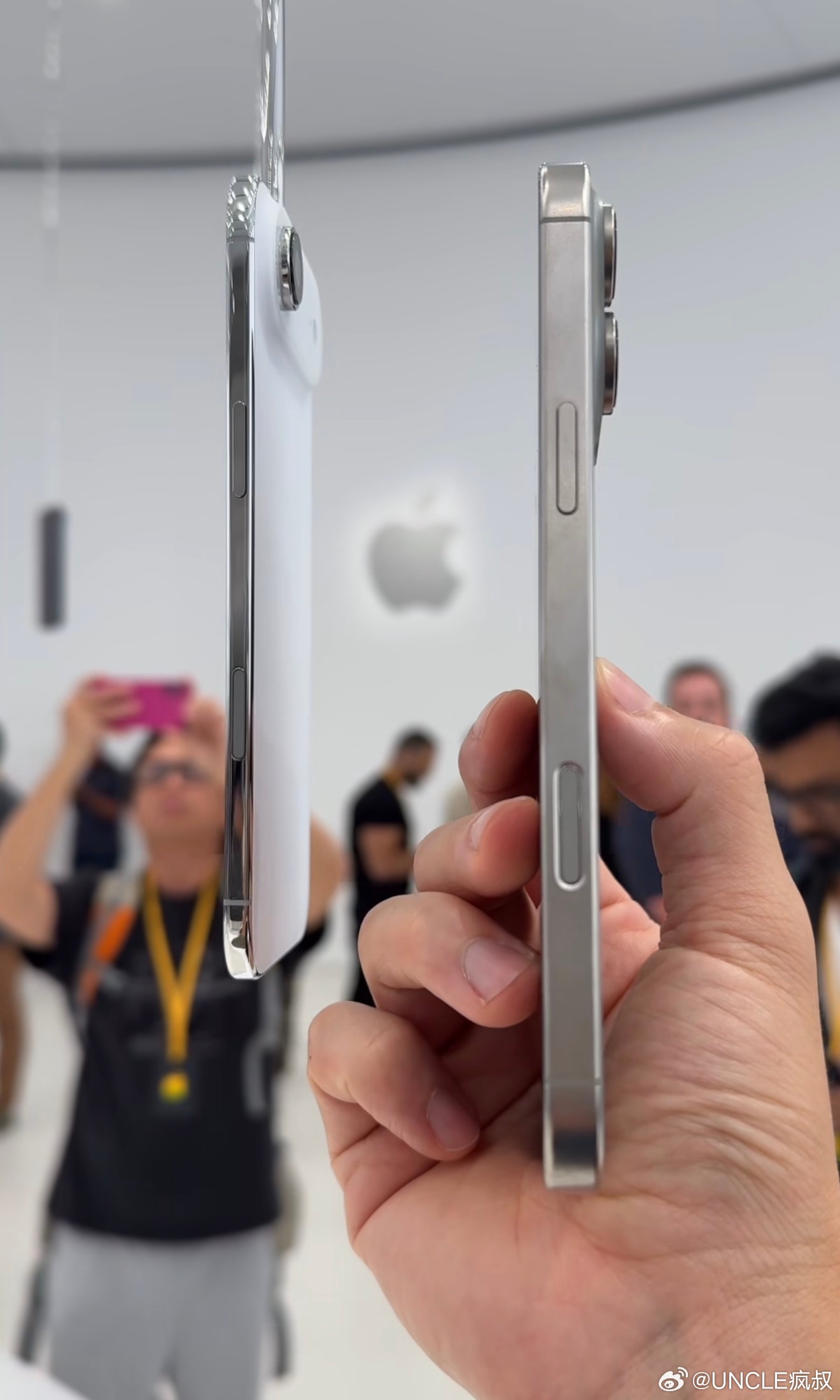 看了很多iPhoneAir的上手视频，我觉得它不像是一台手机，而是一件艺术品。