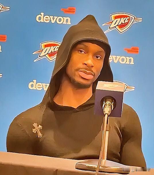 雷霆赢球后，亚历山大喊话队友切特！今日，雷霆以136-104击败骑士。赛后S