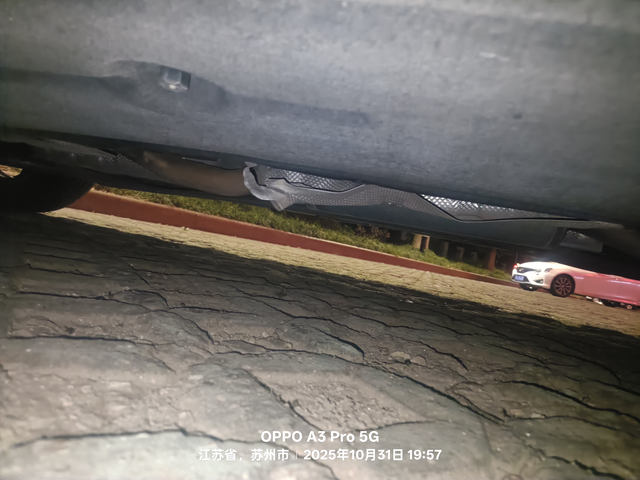 十一代思域大佬们，前几天底盘这个位置被刮了，开车有影响没，过几天回趟老家，打算