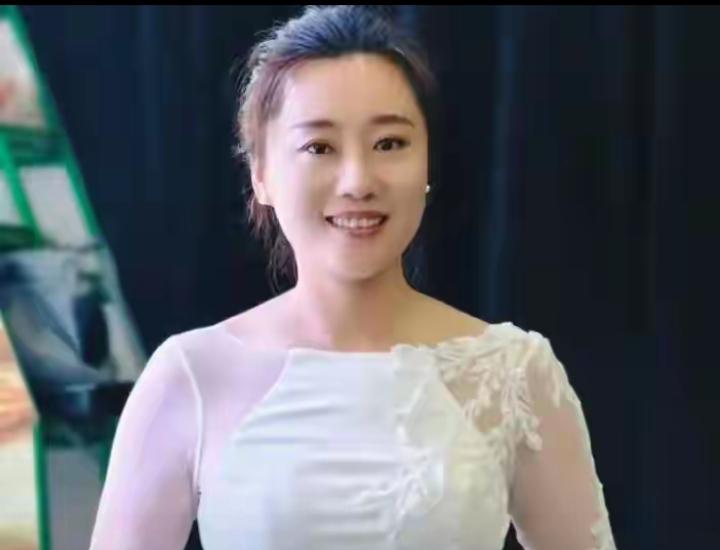 痛惜！河北38岁美女主持常雪莉遇车祸离世，前一天还笑脸闲聊，元凶竟是老头乐