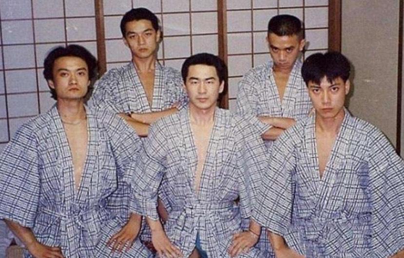 五星同框：我只认出了浓眉小眼的陈建斌，身材修伟的李亚鹏，张眉努眼的王学兵，火眼金