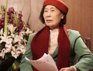 1951年夏末，徐悲鸿女儿去探病，推门却见23岁继母廖静文正吃着病榻上父亲剩下的