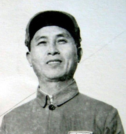 1941年，谢育才夫妇被捕，在狱中生下一个儿子，为逃出去，夫妻二人将儿子遗弃，越
