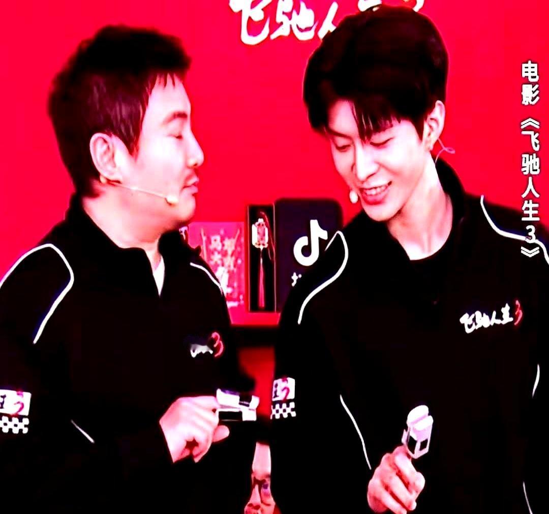 帮沈腾拿下33亿票房，范丞丞换来一句：第四部没你。直播现场，范丞丞开玩笑