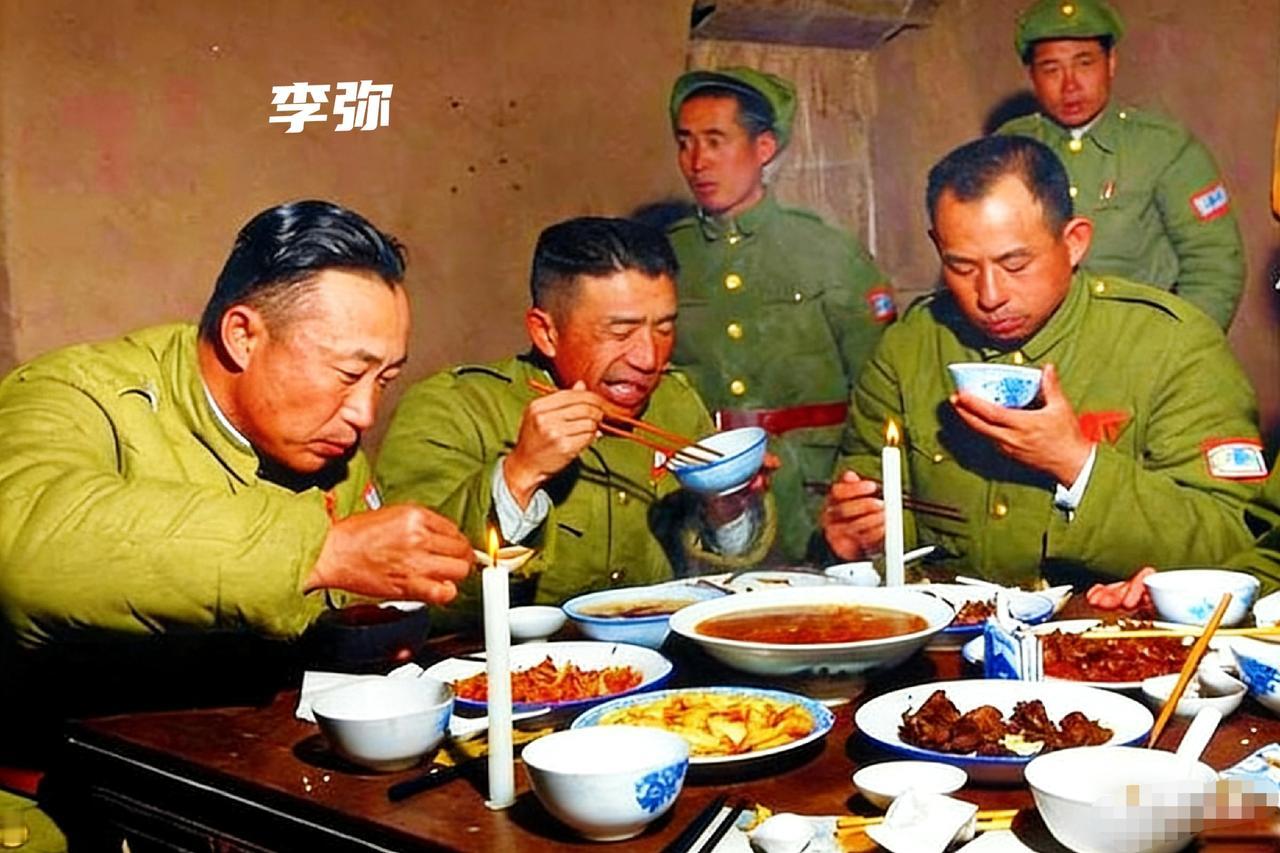 1948年淮海前线，李弥正在享受一顿丰富的菜肴，此时敌我双方已经处于白热化状态，