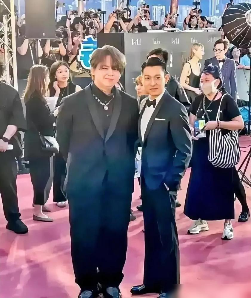 香港娱乐圈这是怎么了？！当年刘德华一年拍13部电影，张学友巡演场场爆满，如今新晋