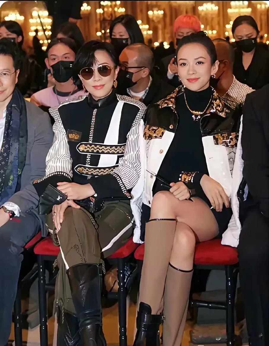 果然还是刘嘉玲盛气凌人一些，不怒自威。章子怡虽然也是巨星，但是面容很和善，总是