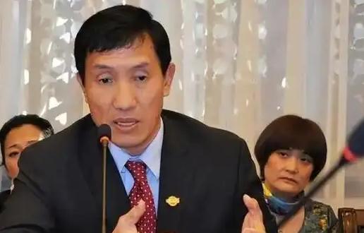 “中国人均收入只相当于美国的8%！”经济领域专家黄亚生做出提醒，中国和美国的差距