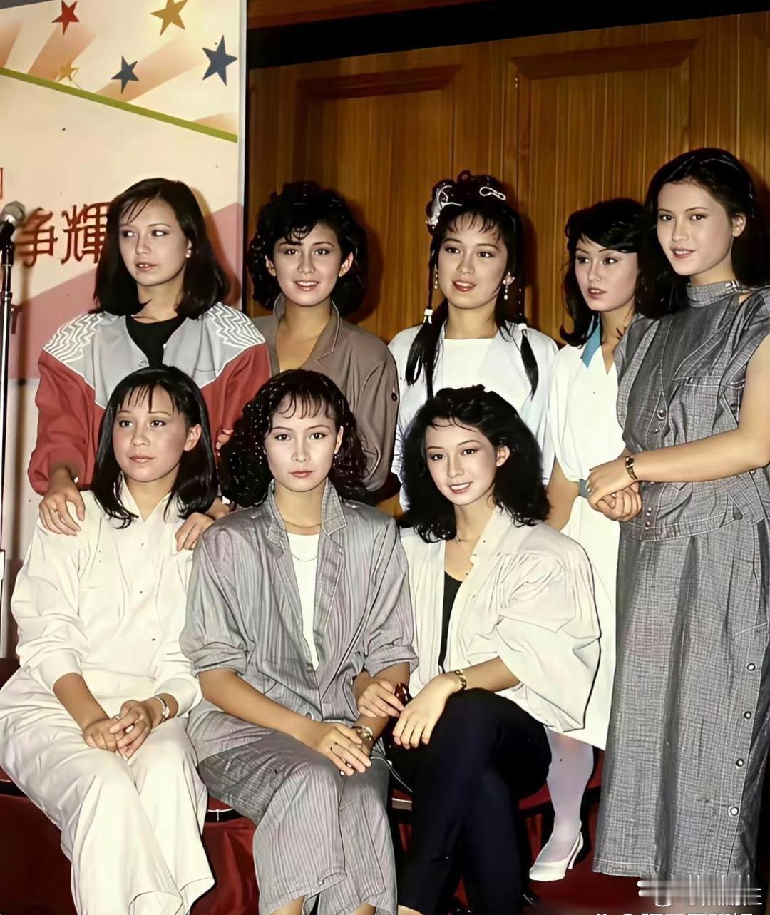 当年‏⁠的刘嘉玲，‌一眼看上⁠‏去就是内地来⁠的‍小‏‎姑娘。﻿​