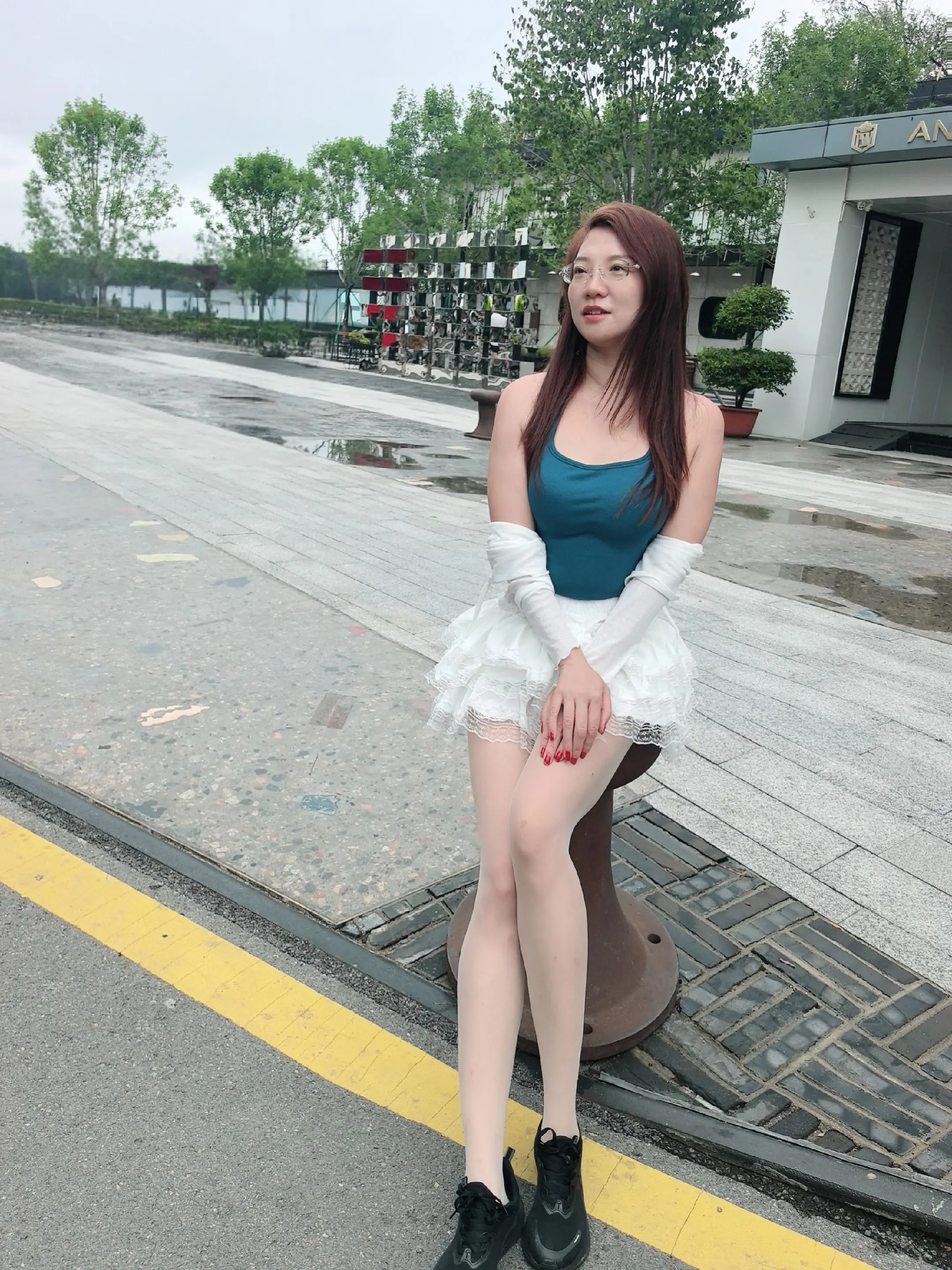 运动鞋的姐姐。