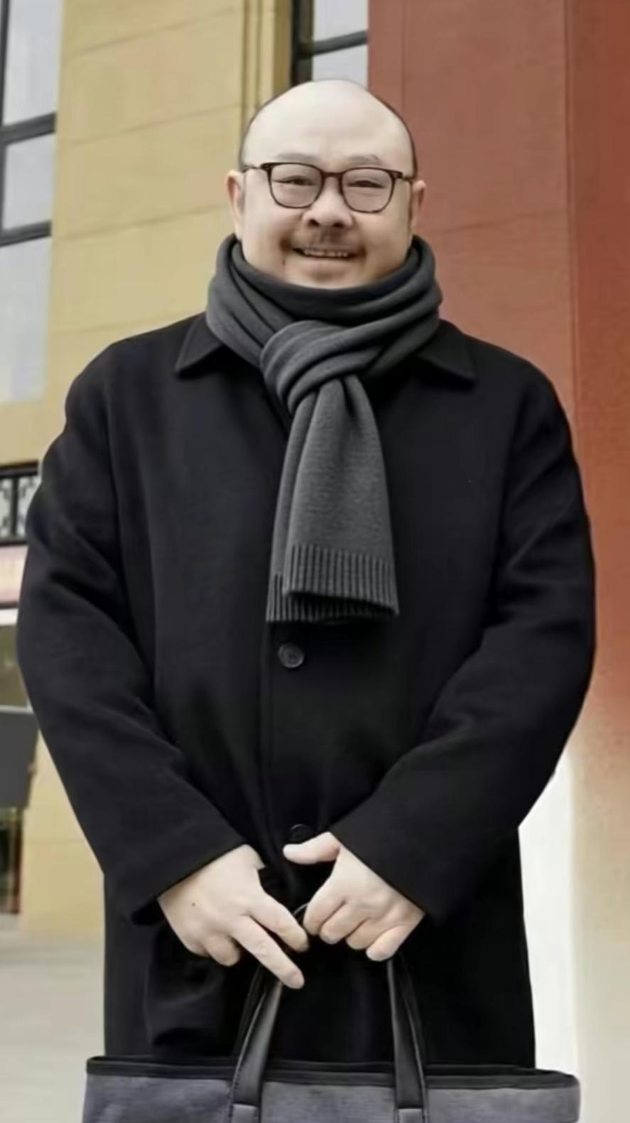 你觉得刀郎的成功主要靠什么?刀郎的成功，靠的是“草根的生命力”撞上了“时代的回