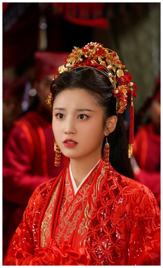 王羲之13岁的孙女王神爱嫁给了痴傻太子司马德宗。洞房花烛夜，司马德宗的表现，