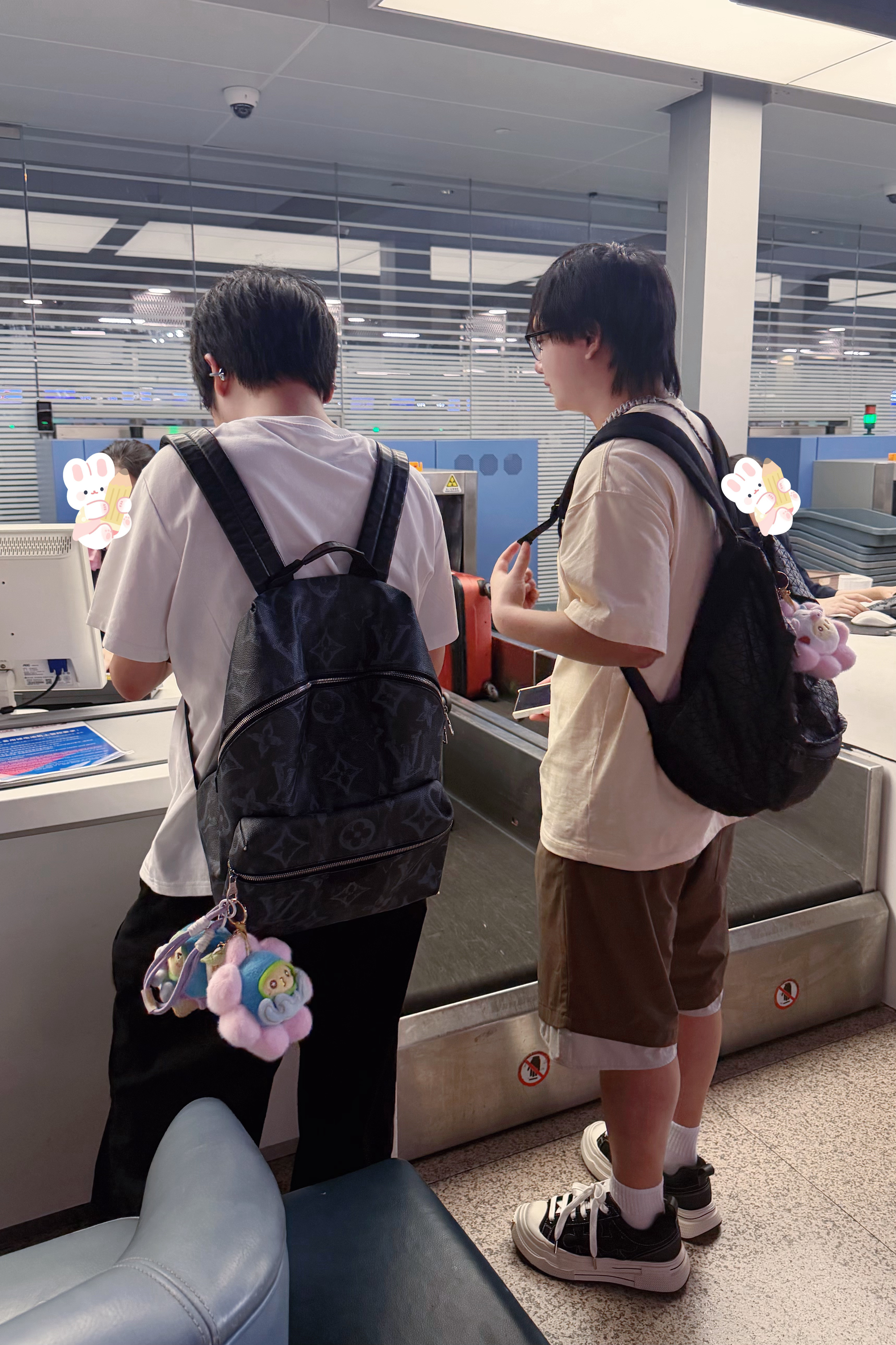 eStar“小学生”们已准备就绪背着双肩包出发咯请回拨巴黎来电