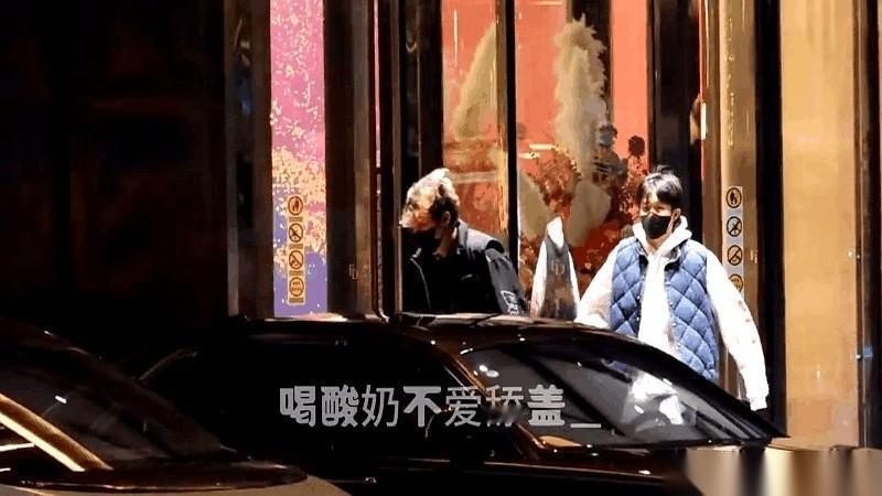 真的，有些人的伪装，就是个笑话。戴个口罩，捂得严严实实，以为自己神不知鬼不觉。