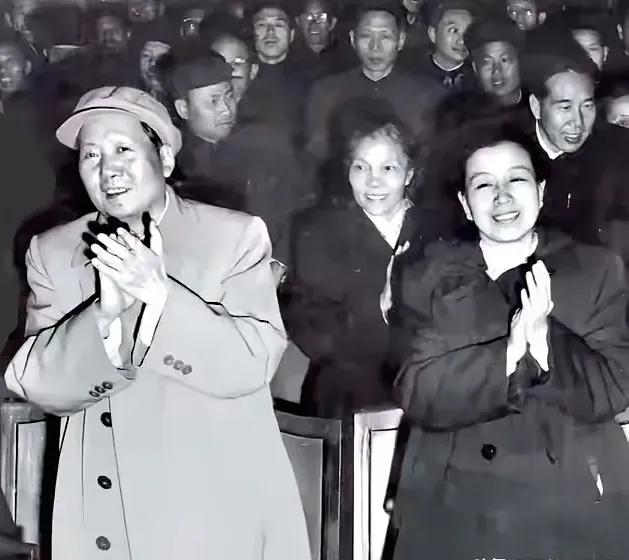 毛主席:“正义的事业是任何敌人都攻不破的!”