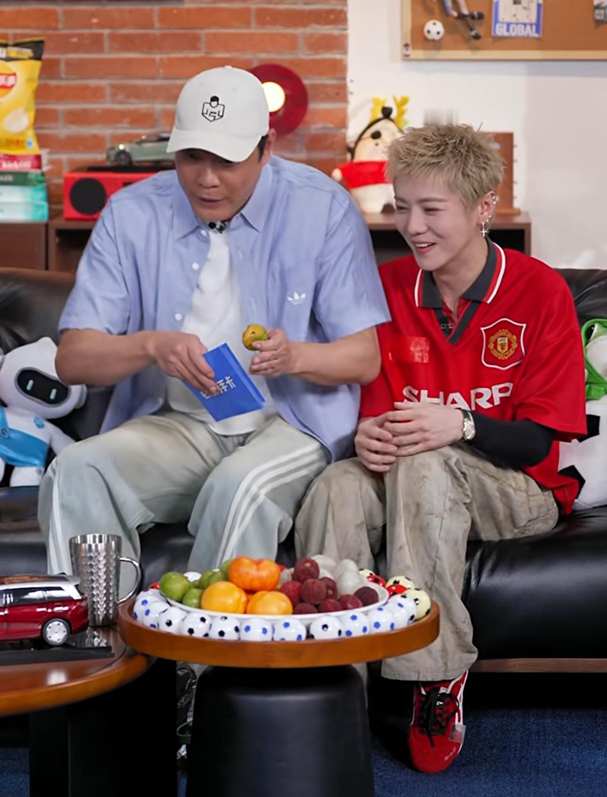 难怪鹿晗现在沦落成这样看了和范志毅直播的鹿晗估计是鹿晗的身体出问题了从昨
