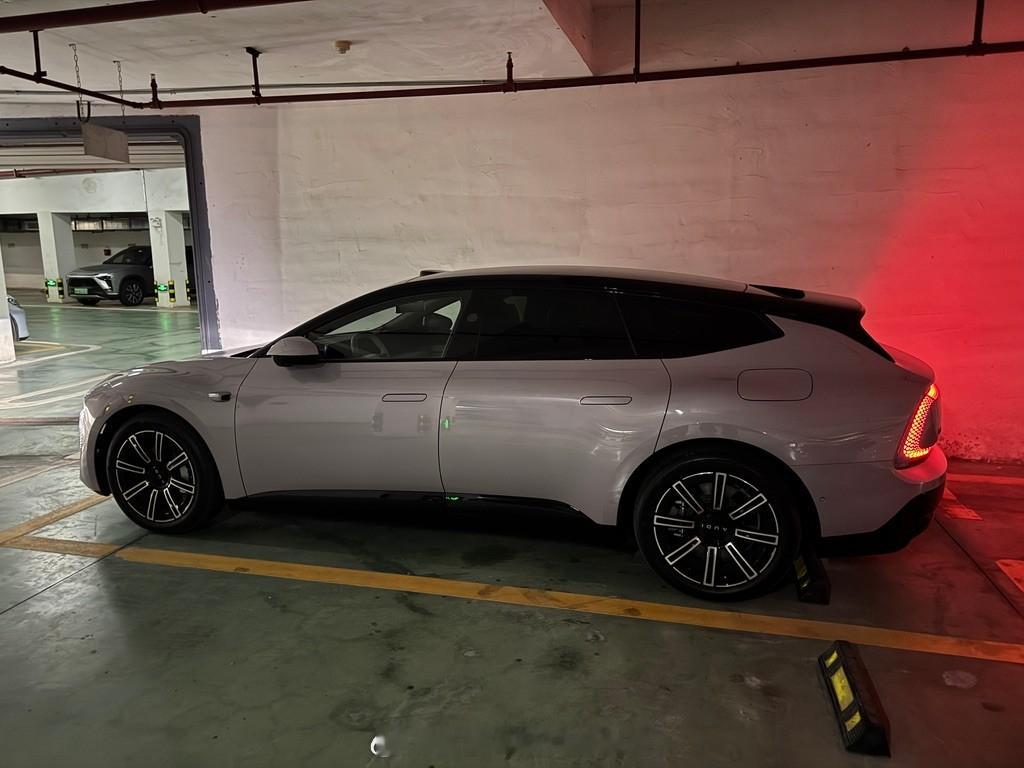 旅行车终于有机会跟我“旅行”一次了。去东北内蒙古三次看雪都没机会滑，结果回广深滑