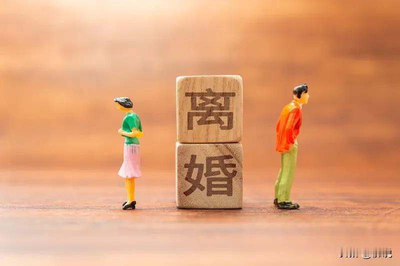 楼下夫妻离了婚原因还特简单，不是男人出轨，也不是女人在外偷人。也不是为家务事，