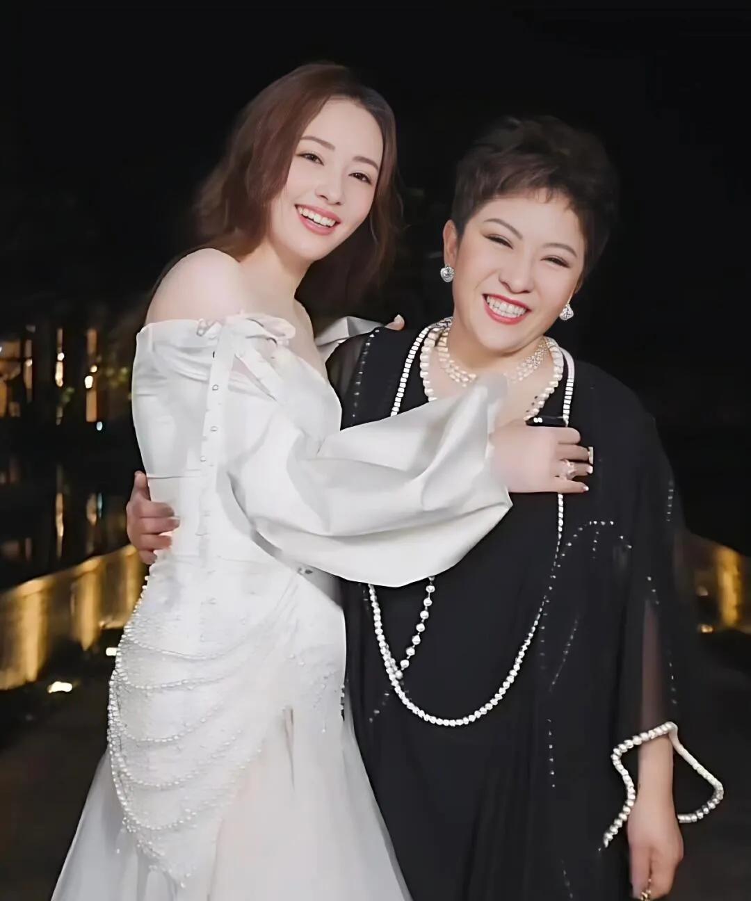 一觉醒来，被豪门瓜刷屏郭碧婷要和谢依霖换老公了？郭碧婷在《毛雪汪》里突然问谢