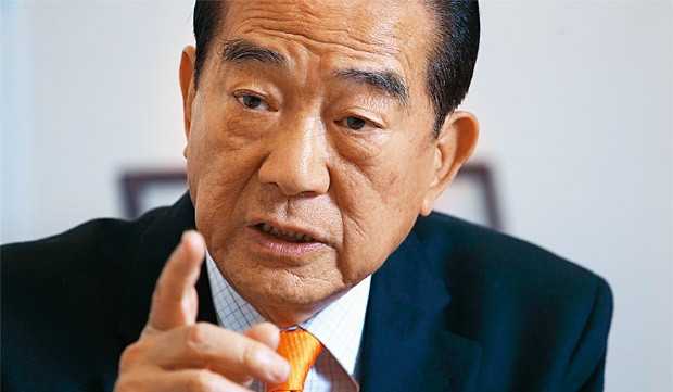 宋楚瑜去哪了？今晚看到洪秀柱助阵蓝营反罢免活动，忽然想到这么多天，怎么一