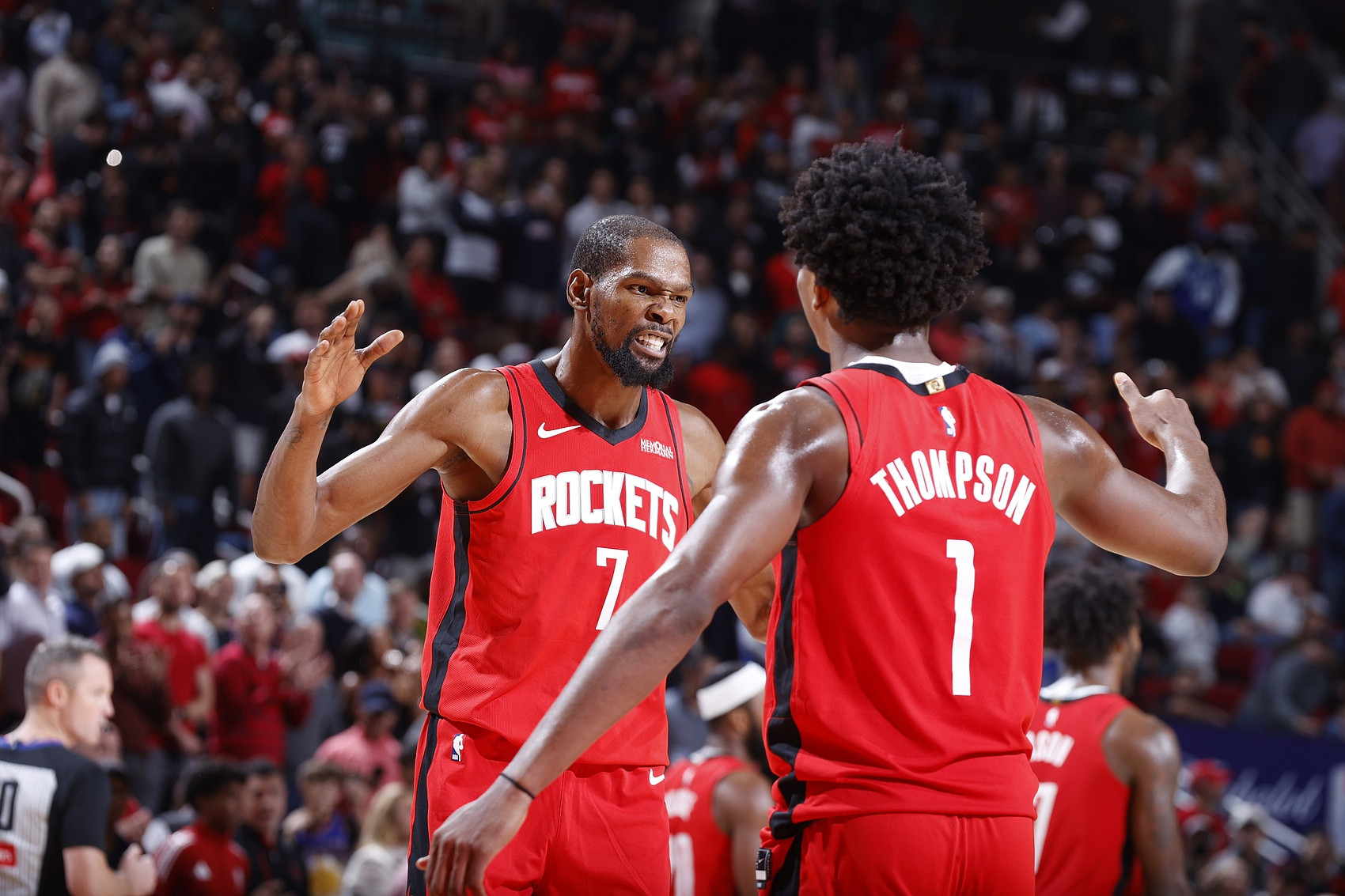 北京时间11月10号，火箭队今天早晨在客场战胜了强大的密尔沃基雄鹿队。前一场比赛