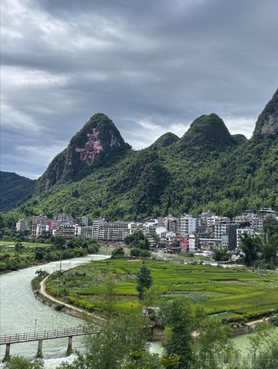 好朋友小青五一去了一趟广西巴马村，只呆了一天就立马返程回来。她说那里的确山青