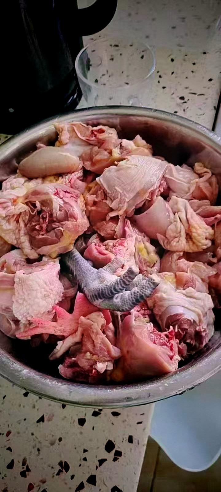农村粮食鸡150一只，我觉得得看情况。之前了解到散养土鸡成本可不低。有个农场主1