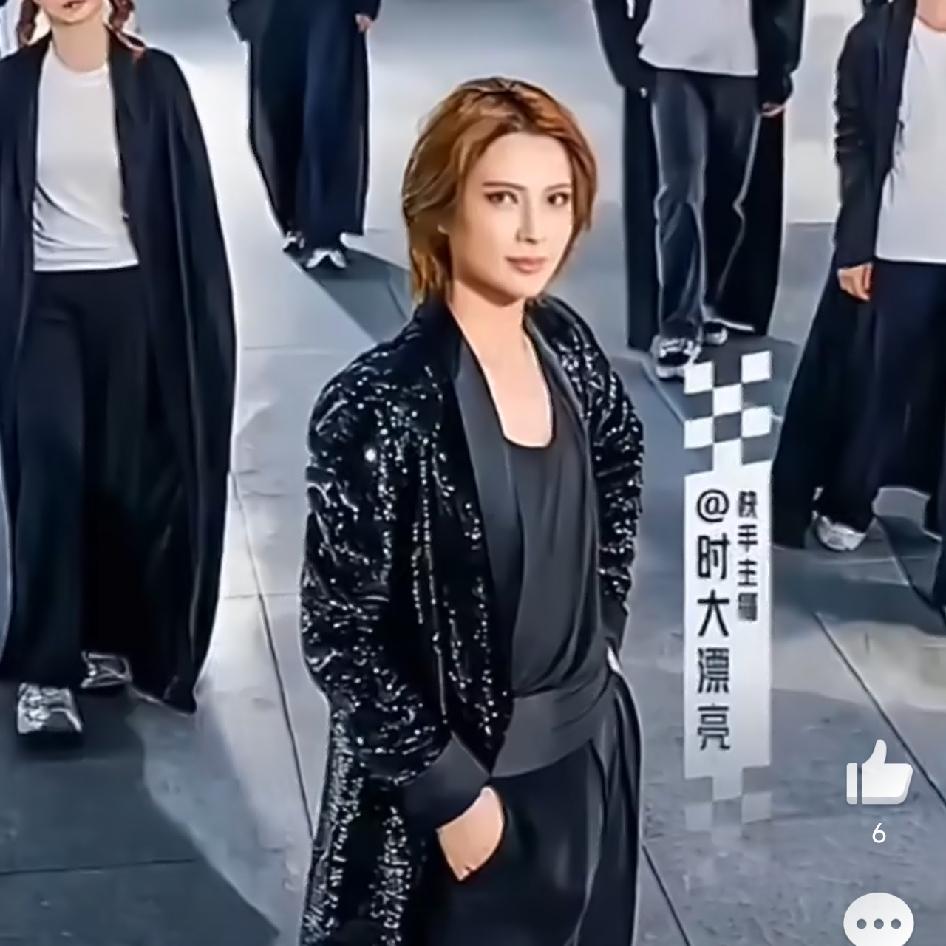 谁懂啊！快手官方账号一口气更了三条时大漂亮视频，明晃晃标注快手主播！之前刚官宣合