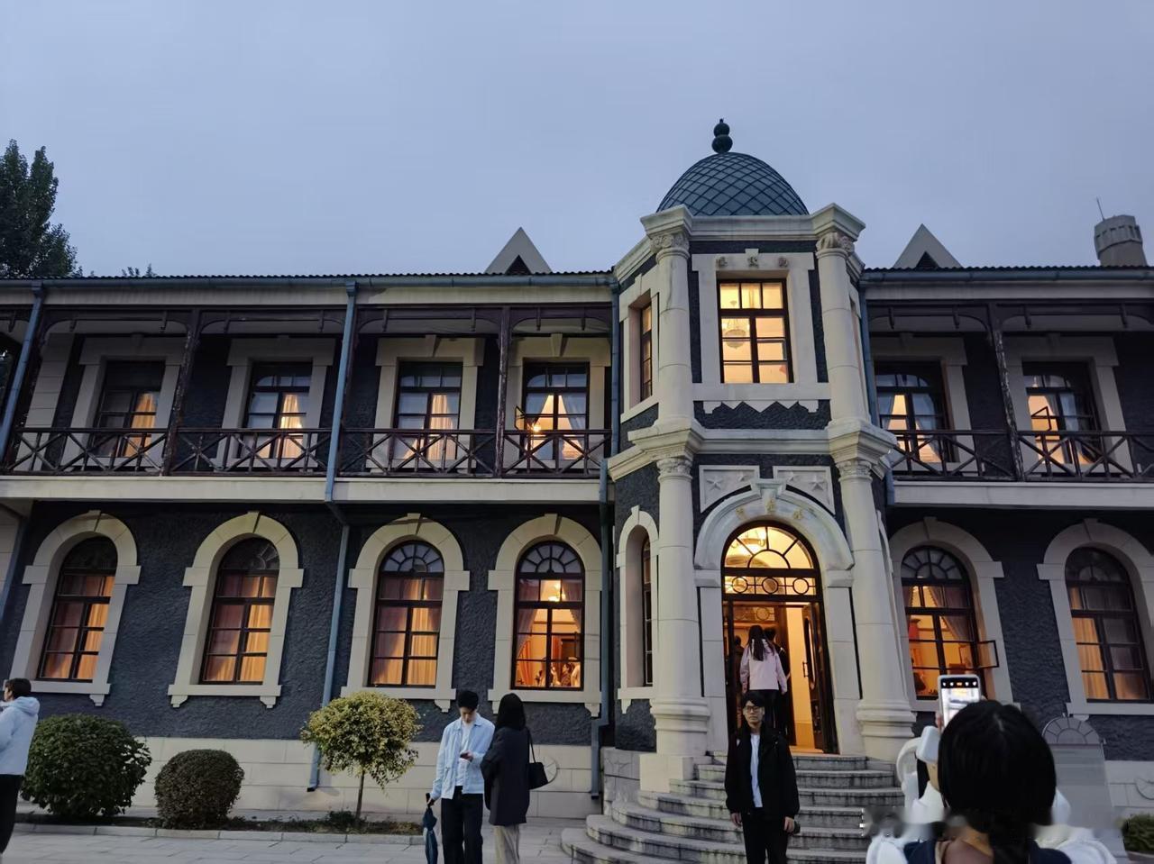 因为股票亏损，玩都不敢放开玩。长白山天池不欢迎我，且长春回青岛的机票翻倍了，那