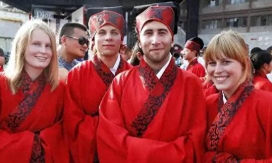 美国民调称77%民众反感中国，中国民众对美好感度呢？结果让白宫沉默。皮尤报告显示