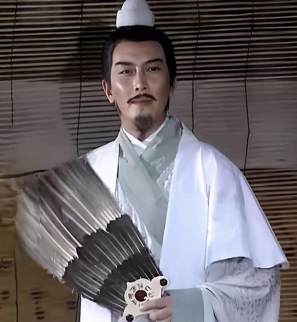 对于诸葛亮这位三国时期最为耀眼的政治家与军事家，后世对他的评价始终如万花筒般折射