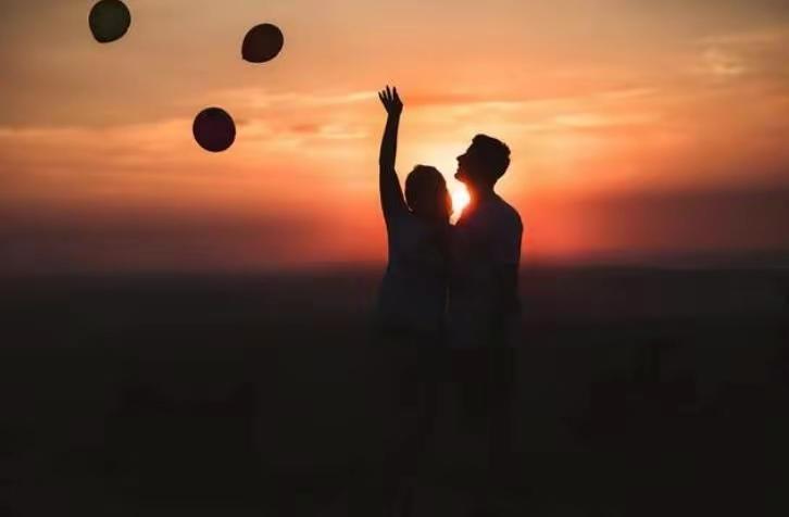 给朋友的儿子介绍对象，两人第一次见面吃饭小伙子就提出了要和女孩AA，本以为女孩会