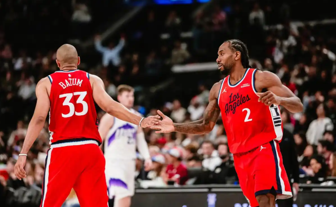 根据爆料:科比怀特是目前快船最想得到的球员，他们想让他扮演当初鲍威尔角色！！在