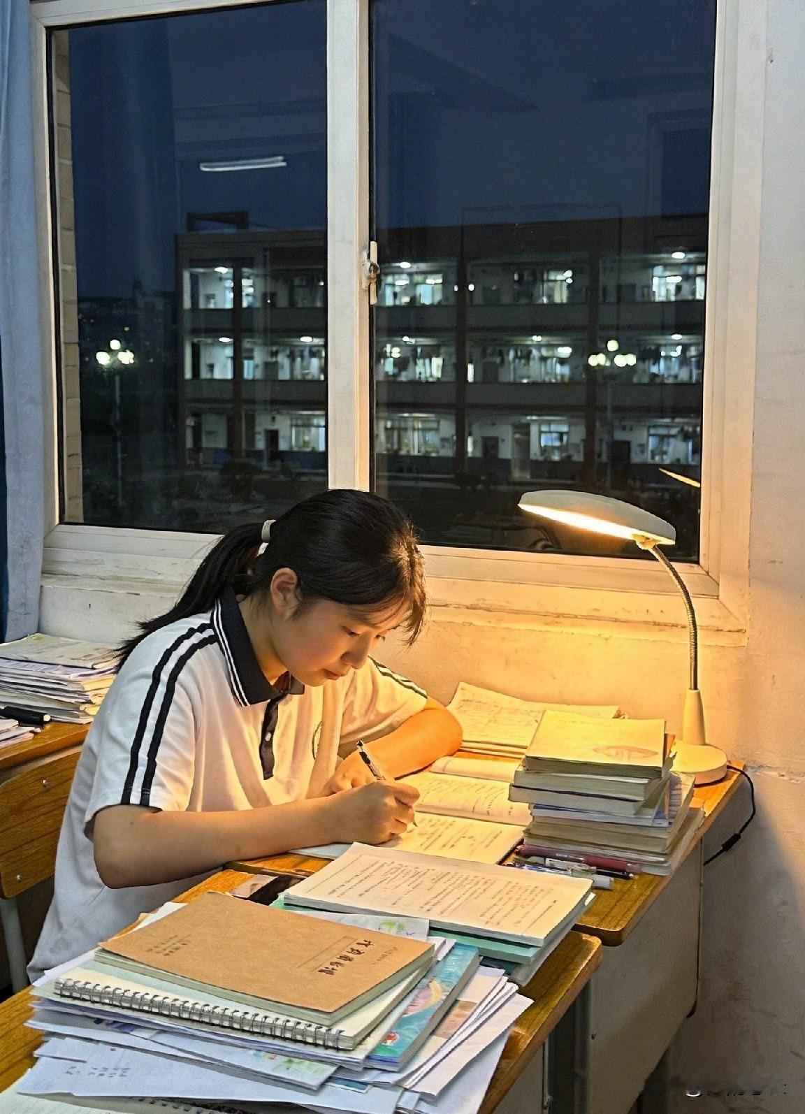 上了高中你才会发现，有些家长即使孩子上的普通高中，他们一样对孩子寄予厚望，