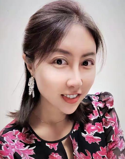 谁人不靠爹？贾浅浅借着父亲的名声，事业混的风生水起。很多富二代，文二代，官二