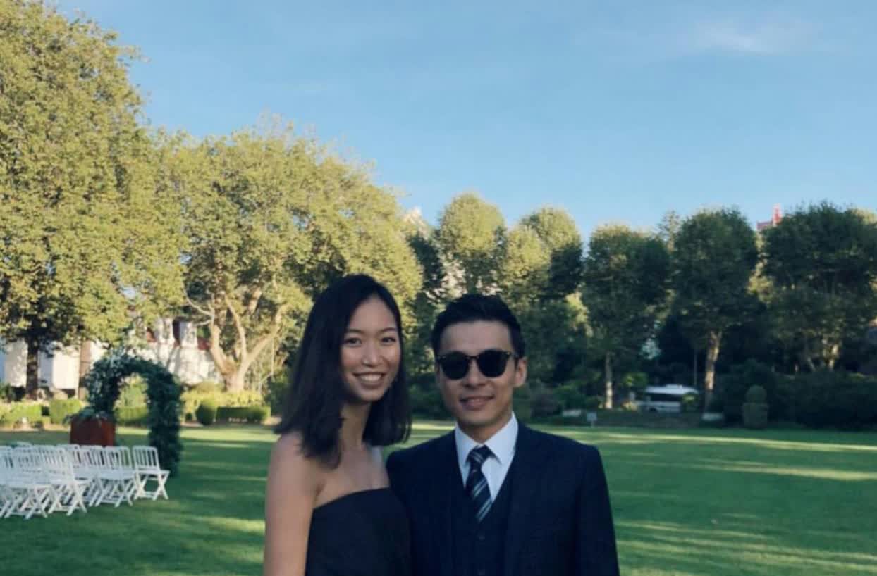 我发现，想要嫁入豪恩，可以不漂亮，但是一定要高，或者身体素质要好。霍启仁