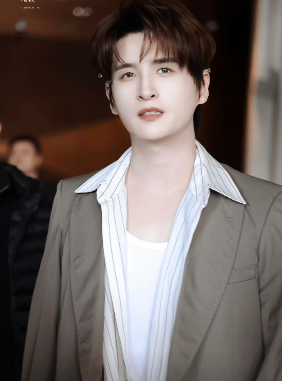 张远声生不息上班啦！大帅哥又参加音综了。今天刷到了张远录制声生不息的路透。