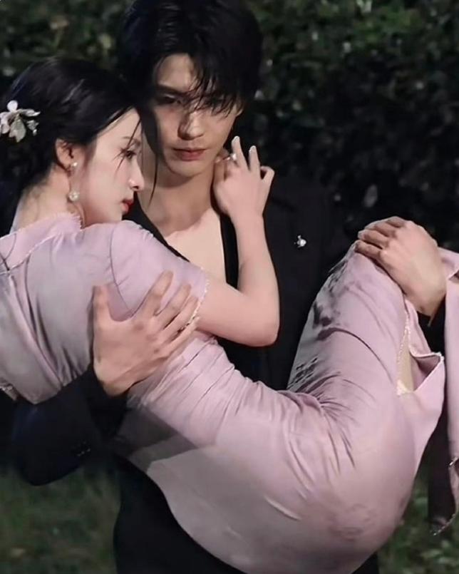 《这一秒过火》导演话题广场沦陷！好多粉丝不满易军的拍摄手法，觉得他浪费两个演员