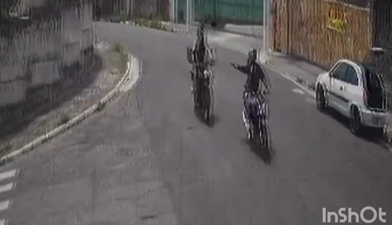 巴西：12月3日星期三上午，一名休班宪兵在遭遇一起未遂抢劫案时，被三名骑着两辆摩